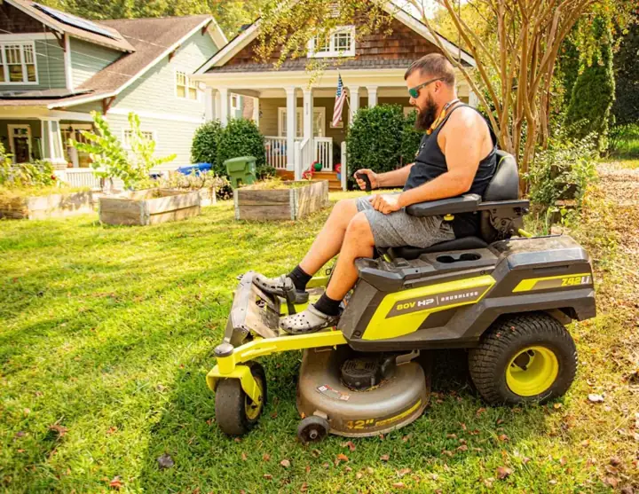 Grantlanta crew in a front yard ready to start a job