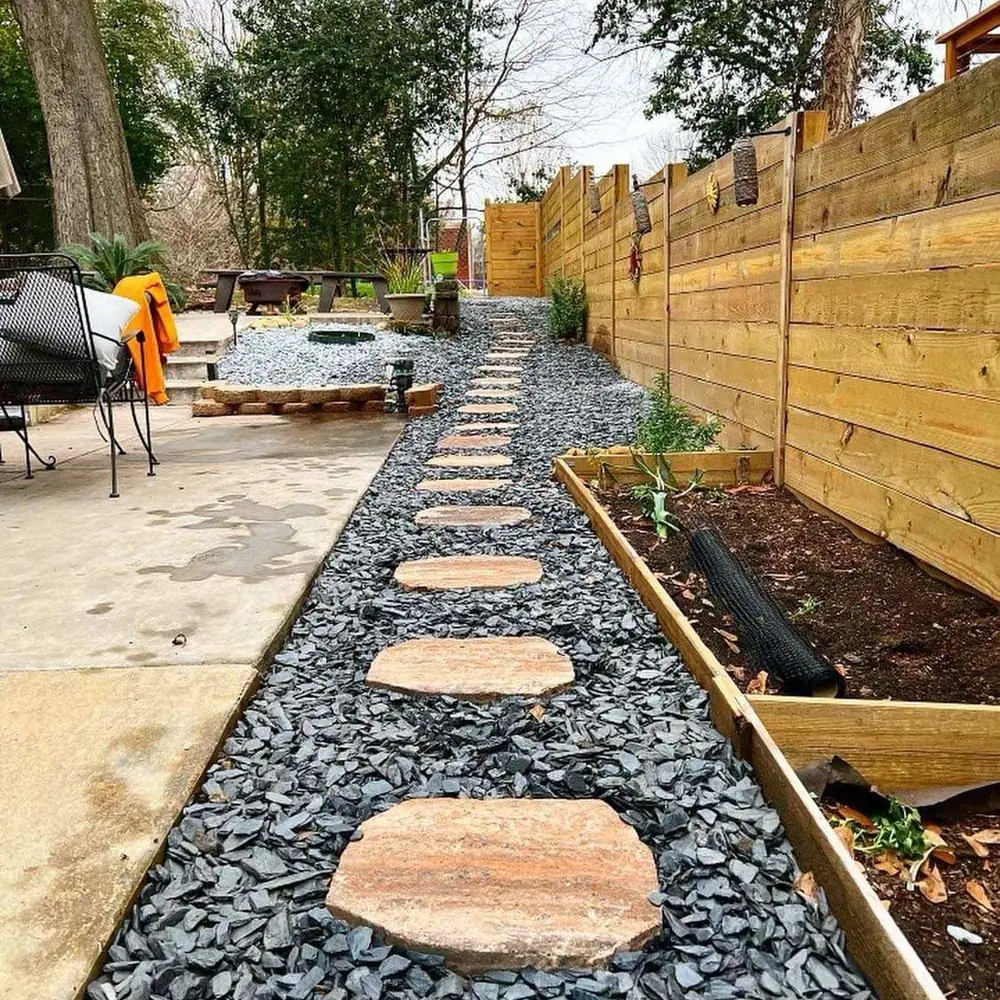 Backyard makeover with a stepping stone path by Grantlanta Lawn
